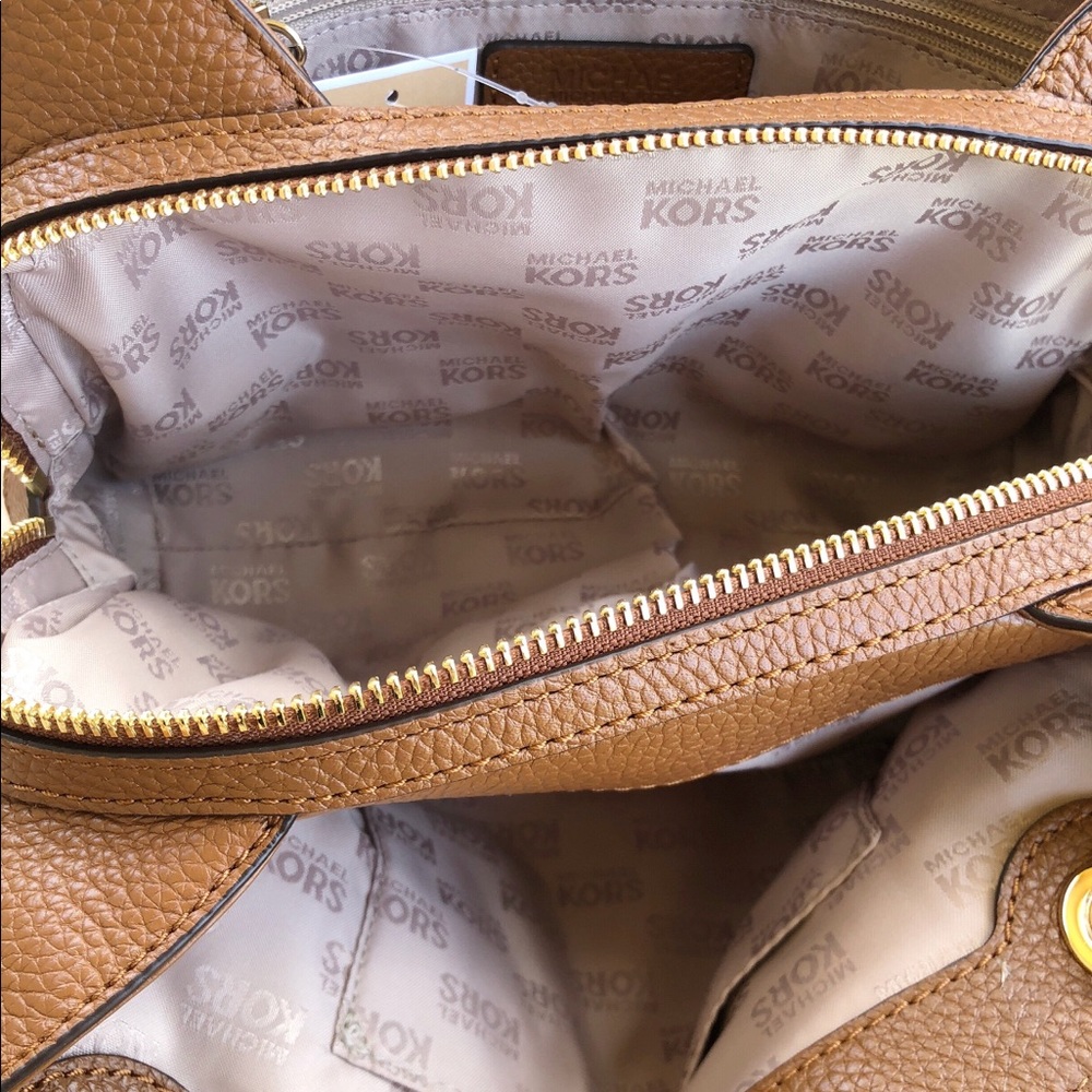 Michael Kors Jet Set Medium Messenger Chain Tote - Picture 7 of 8